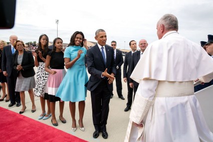 obama_family_and_biden_family_greet_pope_francis