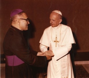 Óscar_Arnulfo_Romero_with_Pope_Paul_VI_(4)